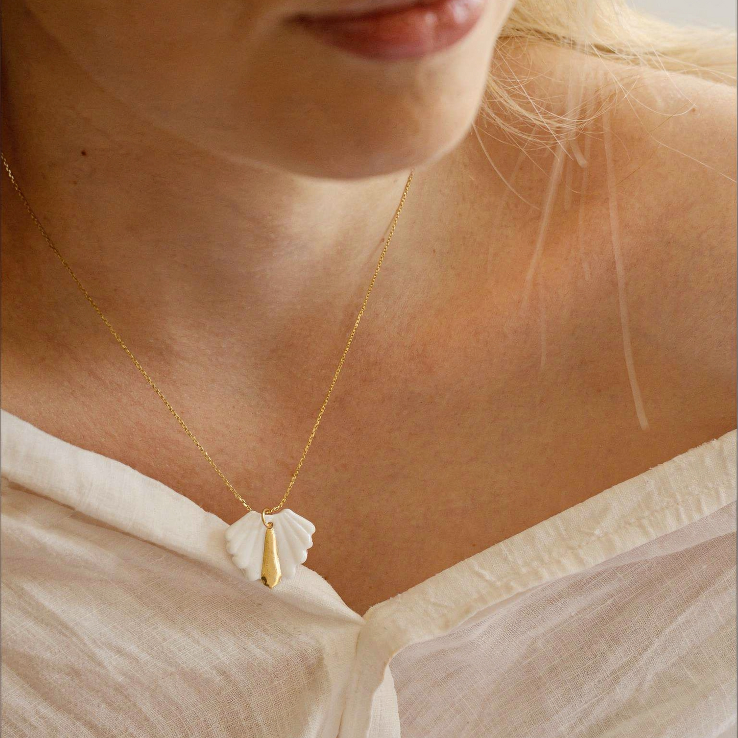 Collier Coquillage en Porcelaine Fine & Or Véritable